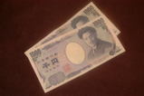 ２０００円