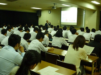 大阪市立都島工業高等学校の学生に向けての睡眠セミナー